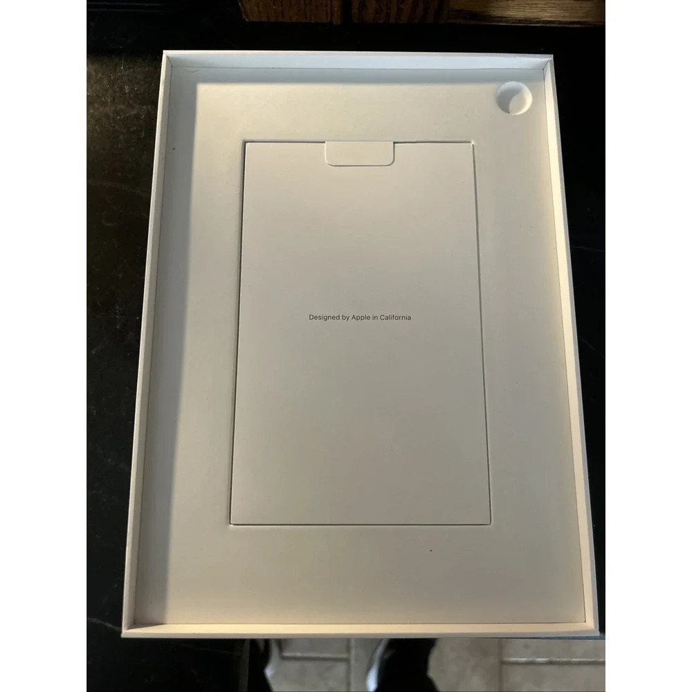 iPad 11th generation Silver 128 GB A3355 (A16) Wifi Cellular‎ Empty Box Only